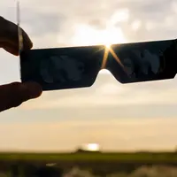 Éclipse solaire du 12 août 2026 en France : lunettes conformes obligatoires si vous souhaitez regarder le soleil DR