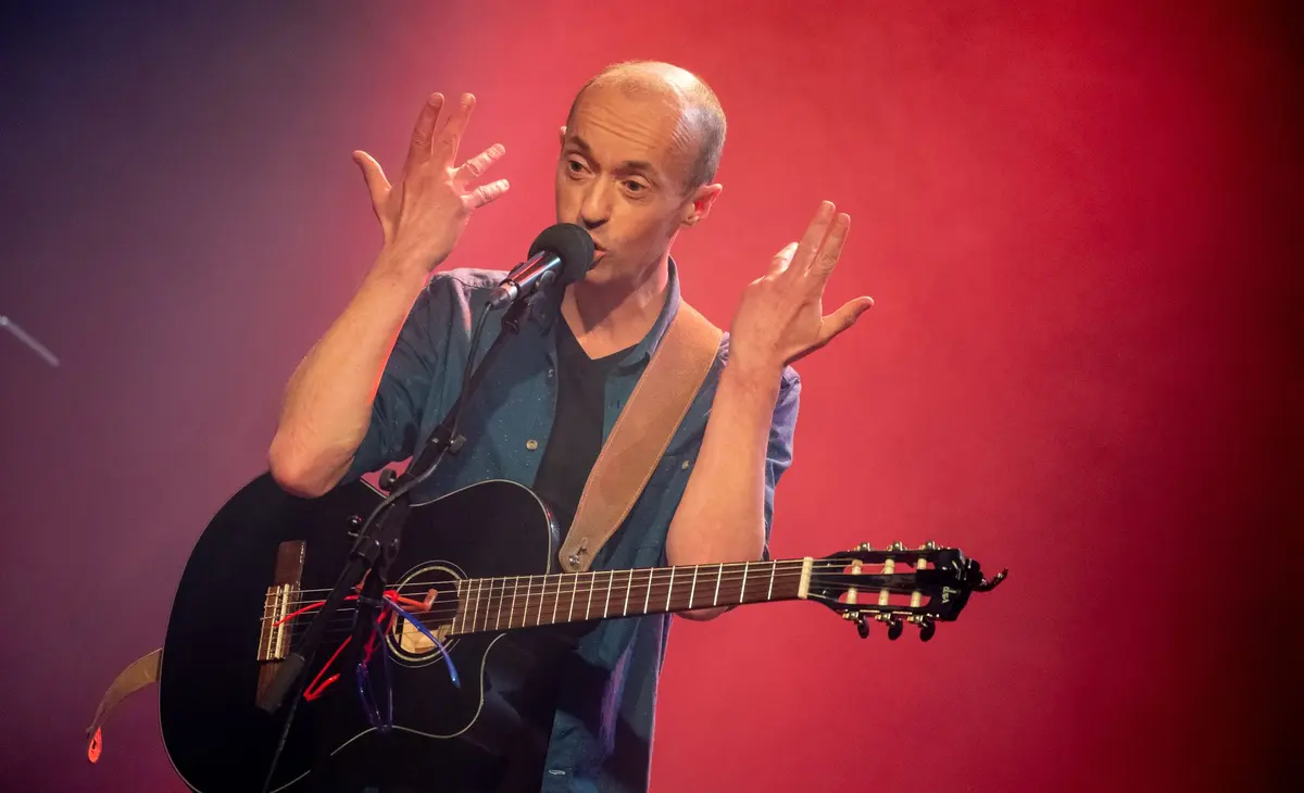 Frédéric Fromet se tient à carreau