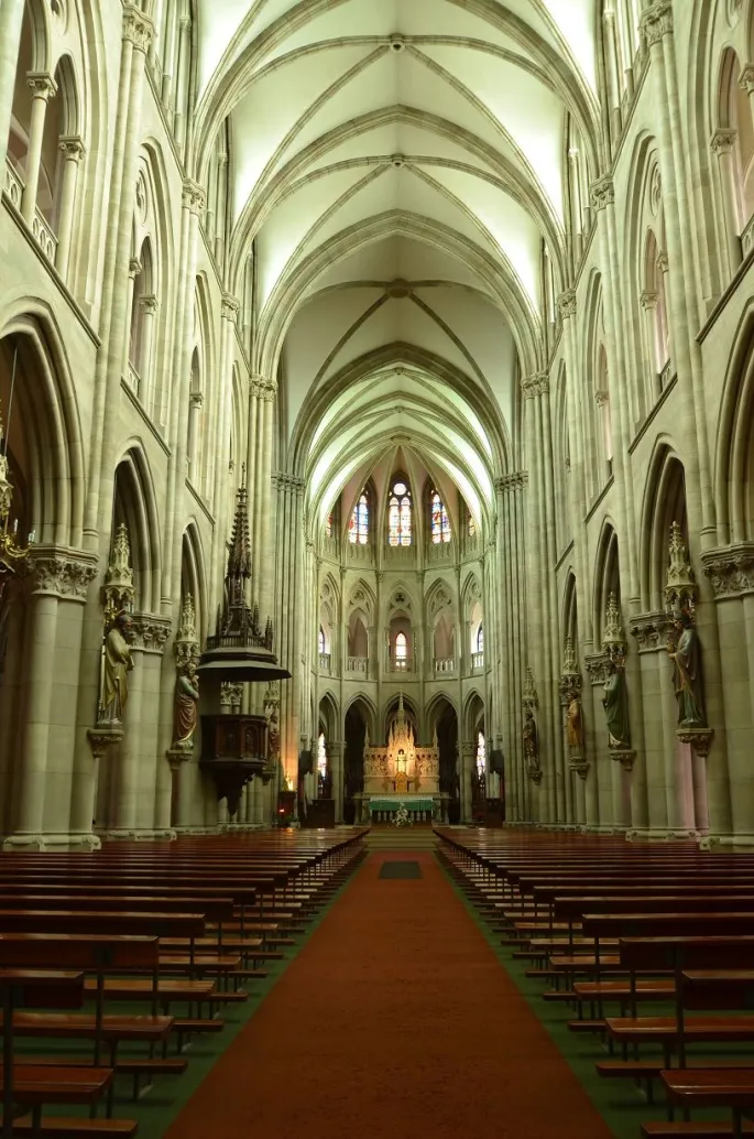 L\'intérieur de l\'Eglise Saint-Etienne à Mulhouse