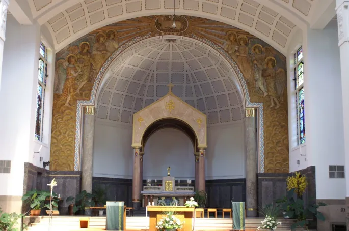 L\'intérieur de l\'Eglise Sainte-Jeanne-d\'Arc