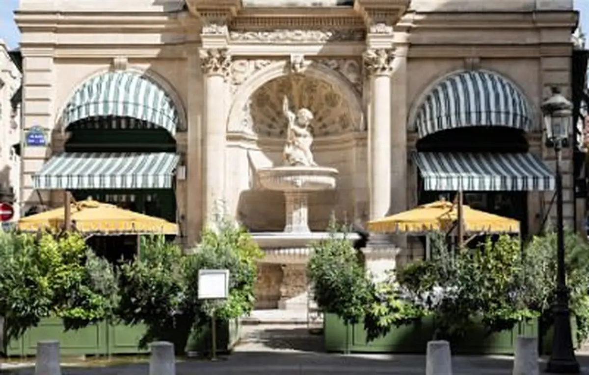 Emily in Paris : le restaurant parisien La Fontaine Gaillon à l'honneur dans la nouvelle saison