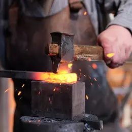 En Coulisse, Visite D'Un Atelier De Forge Et Démonstration Ferronerie