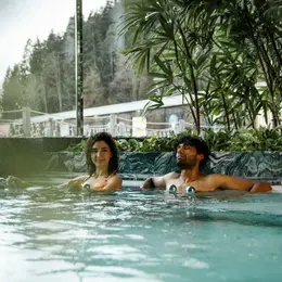 En Forêt-Noire, ce paradis aquatique prolonge l'été avec cinéma dans l'eau et concerts aux bougies