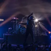 En plein live, Simple Plan annonce un concert à Paris en 2026