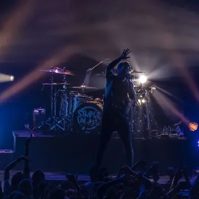 En plein live, Simple Plan annonce un concert à Paris en 2026