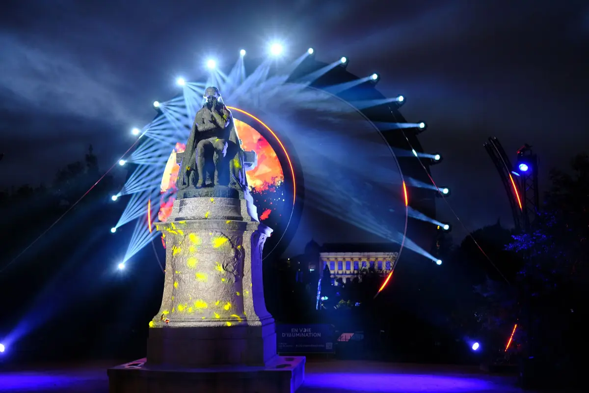 En voie d'illumination au Jardin des Plantes de Paris