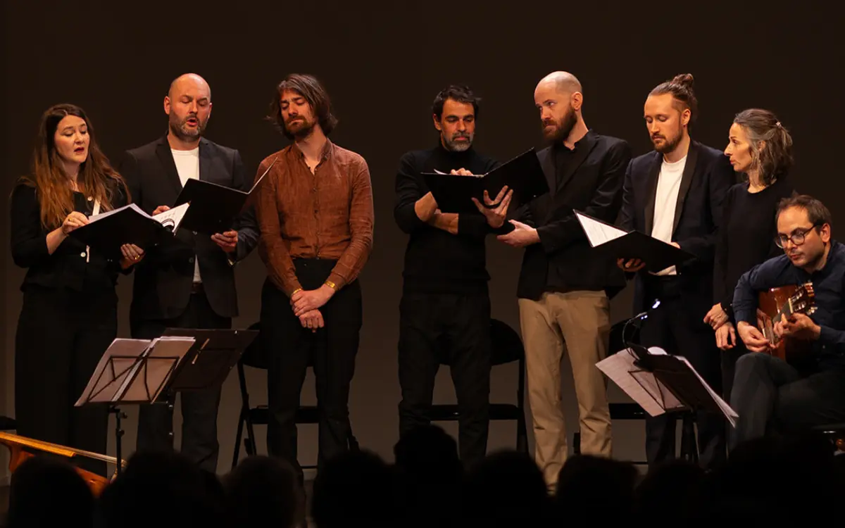 Ensemble Près de votre oreille
