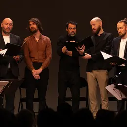 Ensemble Près de votre oreille
