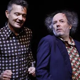 Entre et assieds-toi
