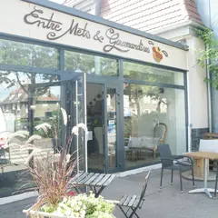 Entre mets et gourmandises