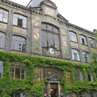 De nombreux étudiants transitent tous les ans par cette porte, dans la perspective de se faire un nom dans le monde de l'art &copy; JDS