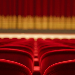 Epsiloon fête ses 5 ans au théâtre !