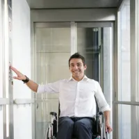 Plusieurs centres d'accueil possèdent l'équipement nécessaire pour réduire l'impact du handicap. &copy; Studio Der - fotolia.com