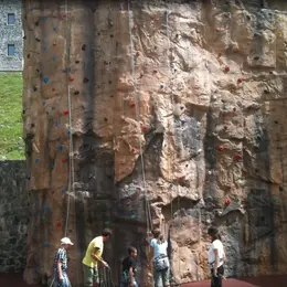 Escalade sur mur exterieur Gourette