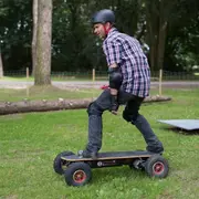 Été actif : Skateboard électrique tout terrain