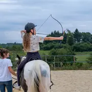 Été actif - tir à l'arc à cheval