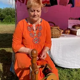 Été Artistique - Initiation au filage de la laine au fuseau avec Rosella