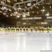 L'équipe de hockey Etoile Noire de Strasbourg sur la glace &copy; Christophe Moreau - www.etoile-noire.fr