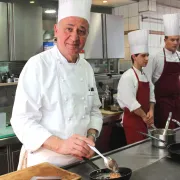 Les restaurants étoilés du Guide Michelin : découvrez le palmarès 2024 en Alsace
