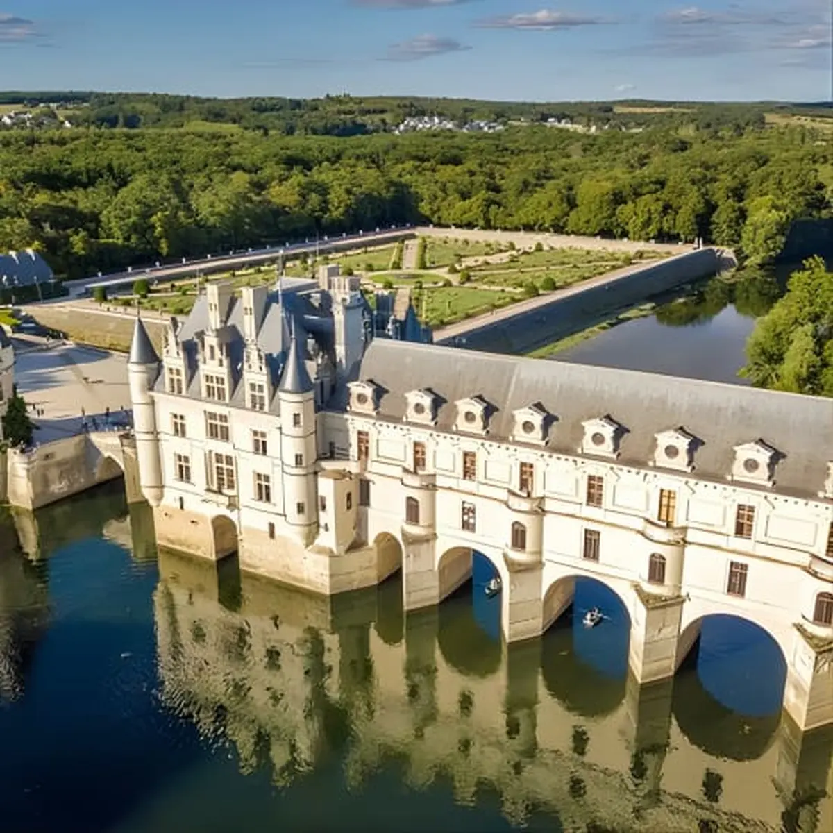 Excursion d'une journée dans les châteaux de la vallée de la Loire au départ de Paris avec dégustation de vin