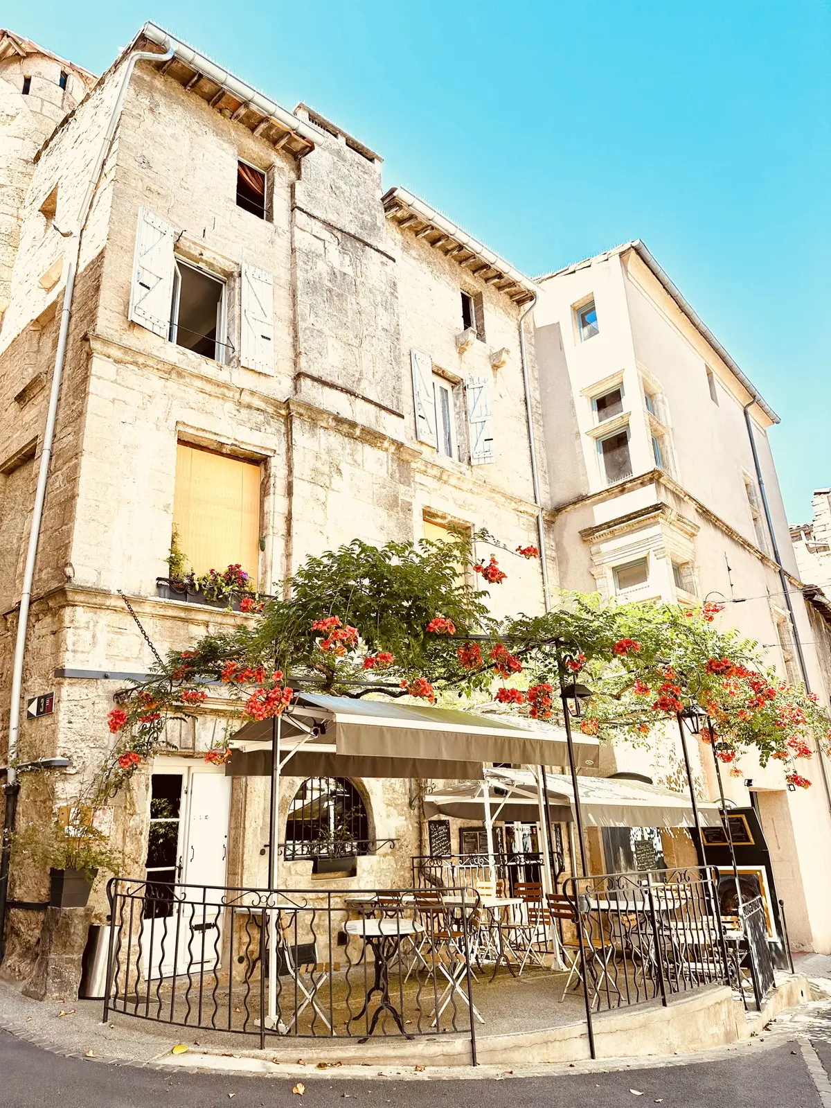 Excursion En Minibus Avec O'Thaubus : Pezenas