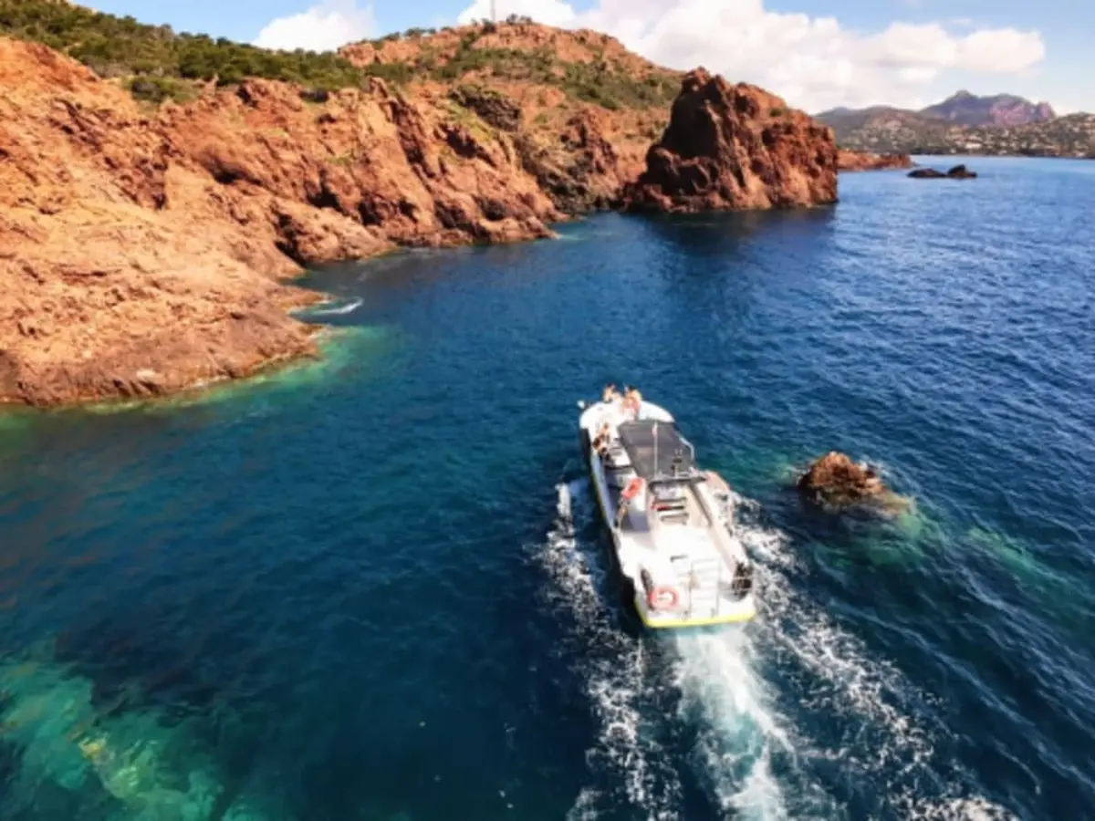 Excursion en vedette aux Calanques de l'Est&eacute;rel &agrave; Fr&eacute;jus (83)