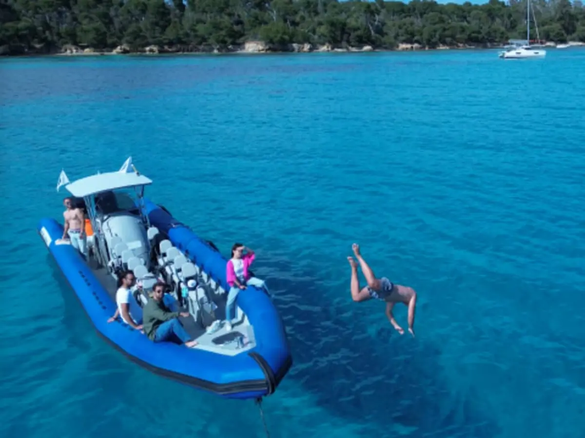 Excursion Iles de L&eacute;rins en bateau semi rigide au d&eacute;part de Nice
