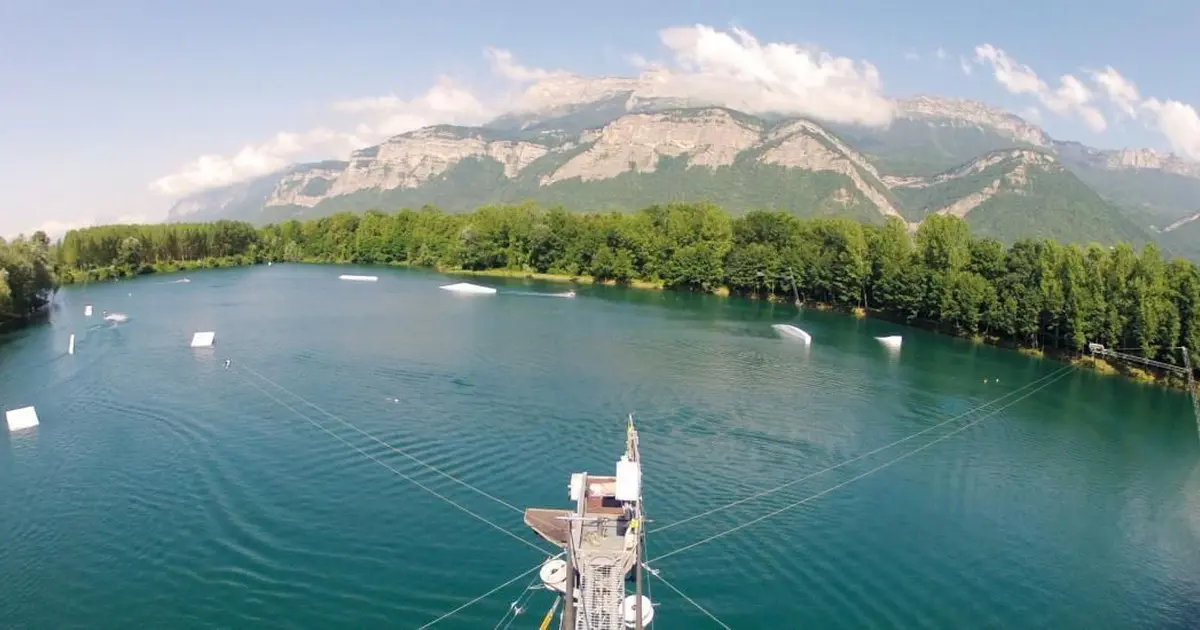 EXO 38 – Wam Park Grenoble : un wake park alpin face aux sommets