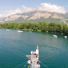 EXO 38 – Wam Park Grenoble : un wake park alpin face aux sommets