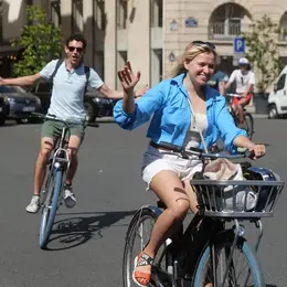 Explore Paris à vélo avec Rentabike Paris ! ‍️