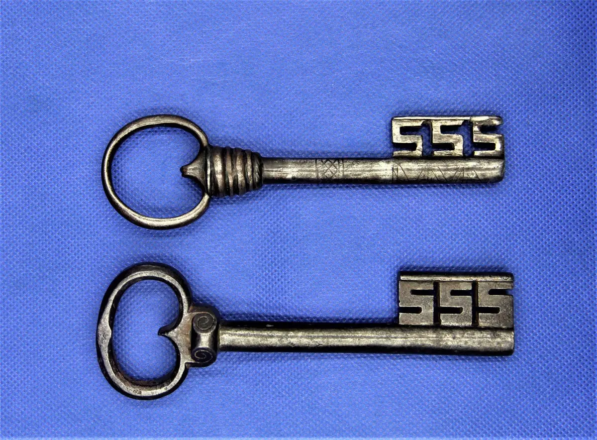 Exposition de clefs anciennes, cadenas, serrures, coffrets - De l'Antiquité au XXème siècle : Et si elles pouvaient parler...