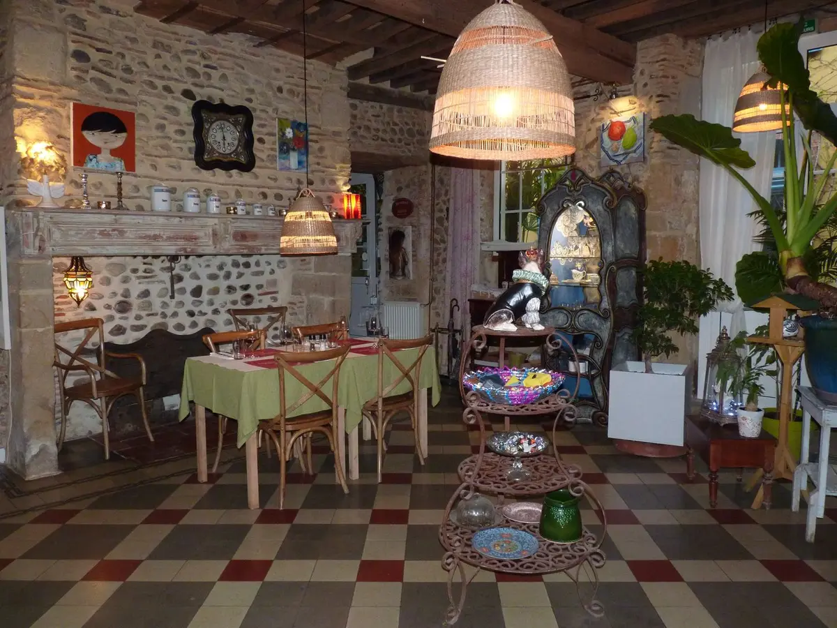 Exposition de peintures, au restaurant de la Tour