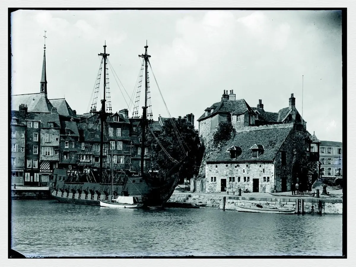 Exposition de photographies Balade dans le Pays d'Auge avec Gabriel Bretoq par l'association Pays d'Auge au Village Fromager - Livarot