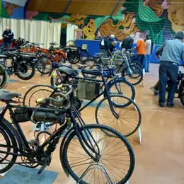Exposition de rétrocyclettes à Saint-Salvadou