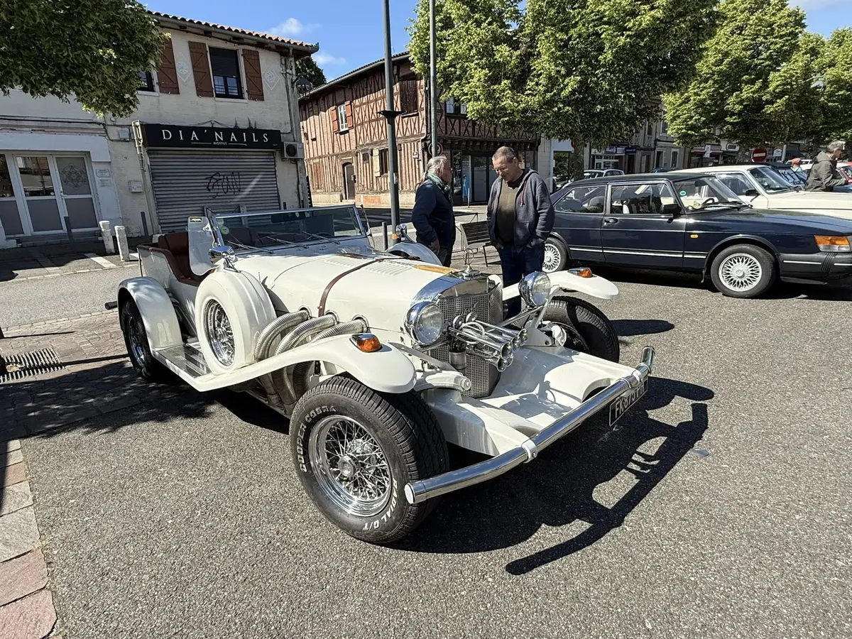 Exposition De Véhicules Anciens à Rieumes