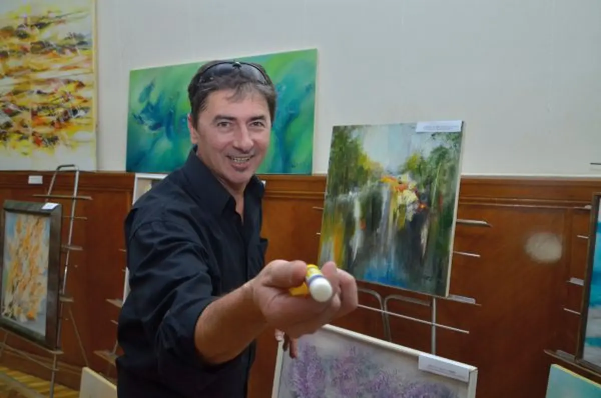 Exposition du peintre moldave cezar Secrieru