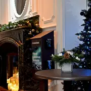 Noël 2025 à Paris : Panerai ouvre un espace horloger festif sur les Champs-Élysées