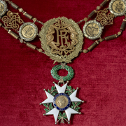 Exposition : Les titres honorifiques du président de la République