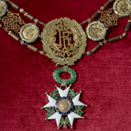Exposition : Les titres honorifiques du président de la République