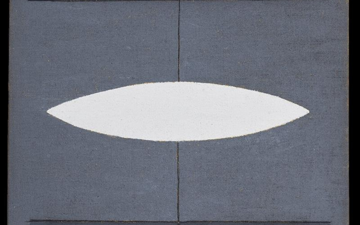 Agnes Martin, Blue-Grey Composition, 1962 © Agnes Martin Foundation, New York / Adagp, Paris, 2025. Photo : Marco Cappelletti © Palazzo Grassi.