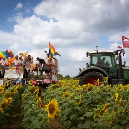 Exposition : Queers Des Champs, Les Lgbtqia+ Existent Aussi En Milieu Rural
