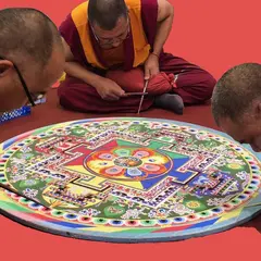 Création d'un Mandala de sable par des Moines Bouddhistes tibetains