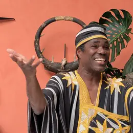 Les Causeries de l'Homme Bio : un solo de contes décapant avec Innocent Yapi