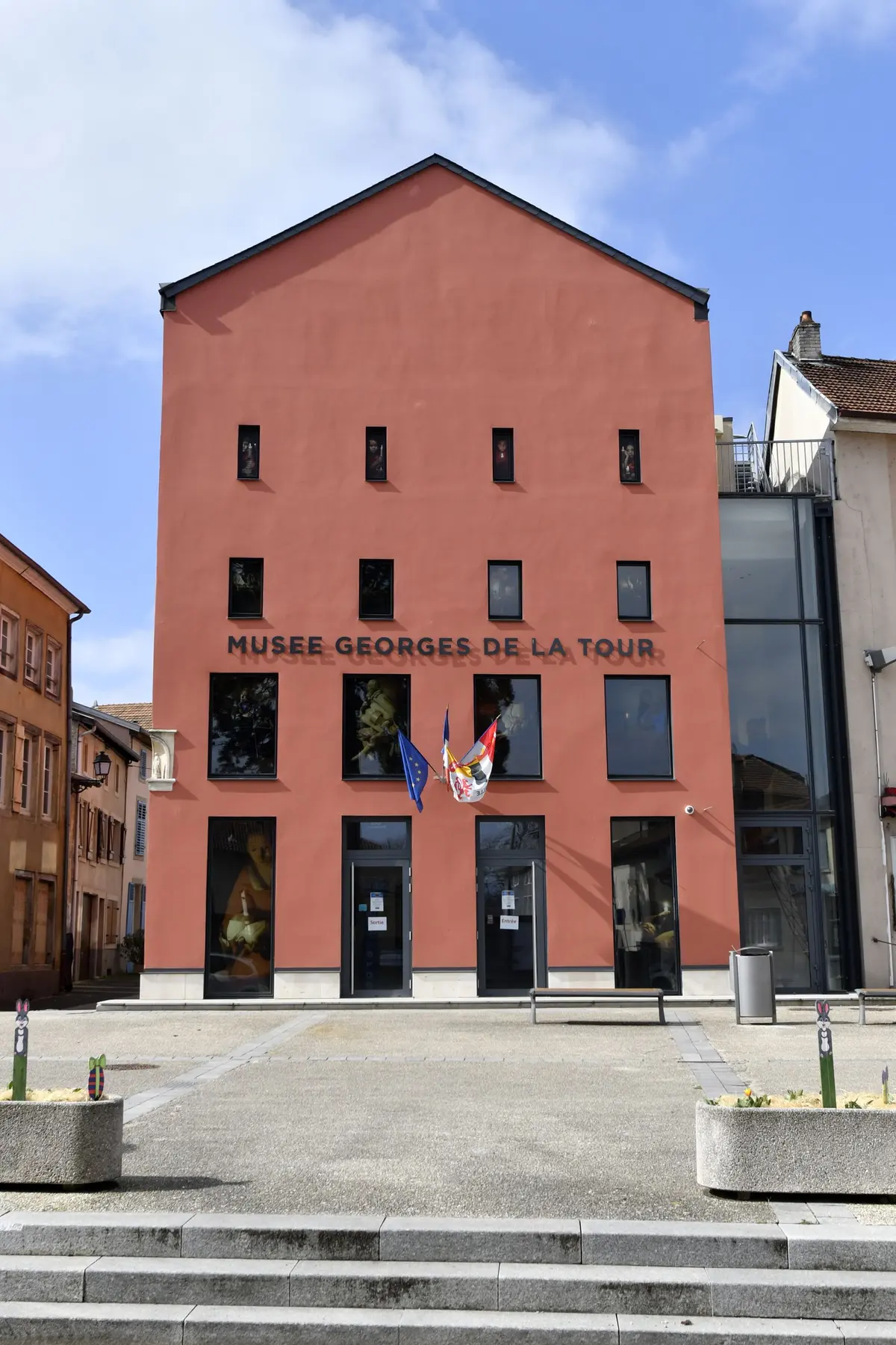 Les bébés joueurs au musée, à la découverte des mains