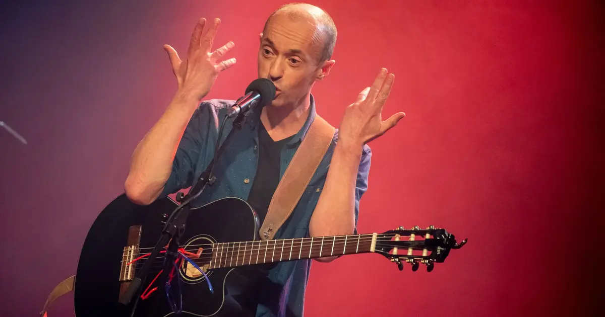 Frédéric Fromet se tient à carreau