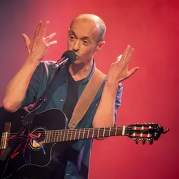 Frédéric Fromet se tient à carreau