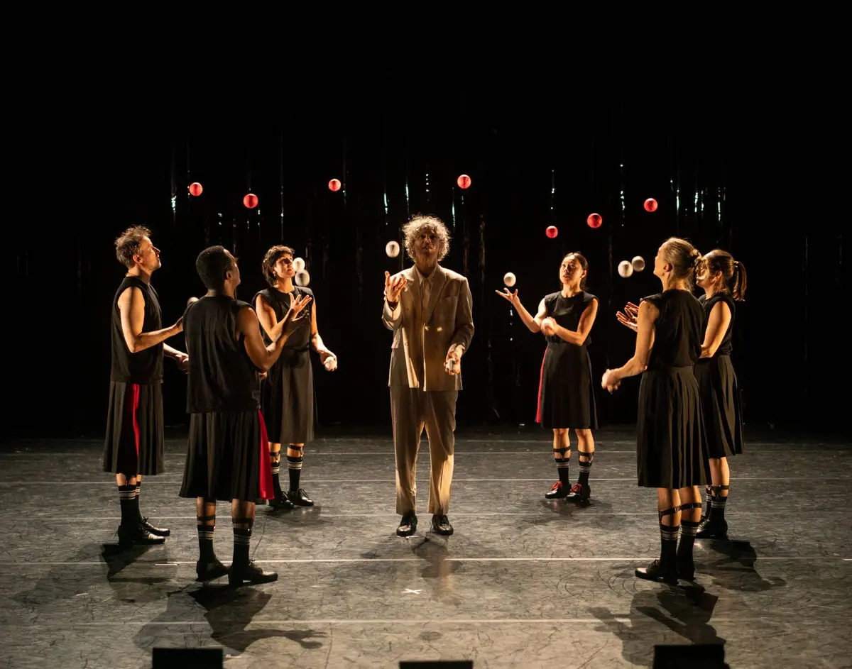 HEKA - Cie Gandini Juggling