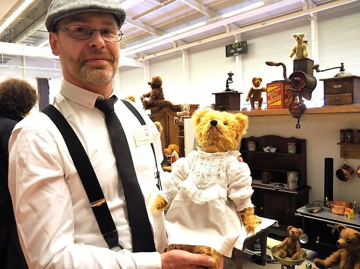Démonstration : Comment fabriquer et restaurer un ours en peluche ?
