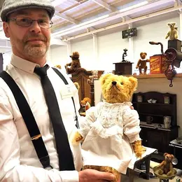 Démonstration : Comment fabriquer et restaurer un ours en peluche ?