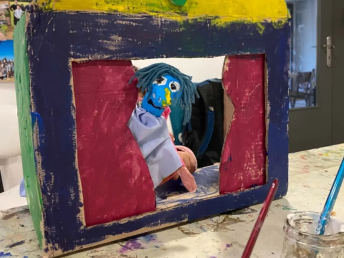 Fabrication d'une marionnette à gaine en pâte à bois à Paris